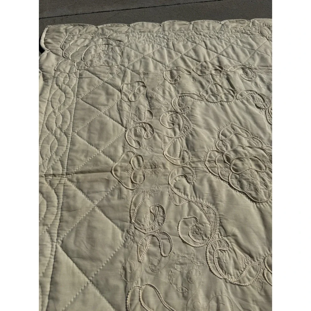 Ivory Floral Embroidered Quilt Throw Scalloped Edge Cottage‎ Chic 50x70